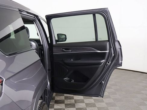 Used 2023 Jeep Grand Cherokee L Limited w/ Black Appearance Package AWD/4WD image 24