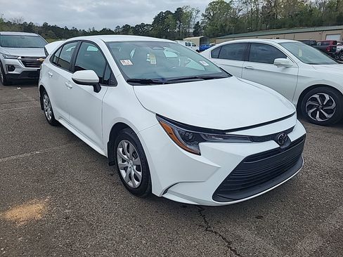 Used 2025 Toyota Corolla LE image 7
