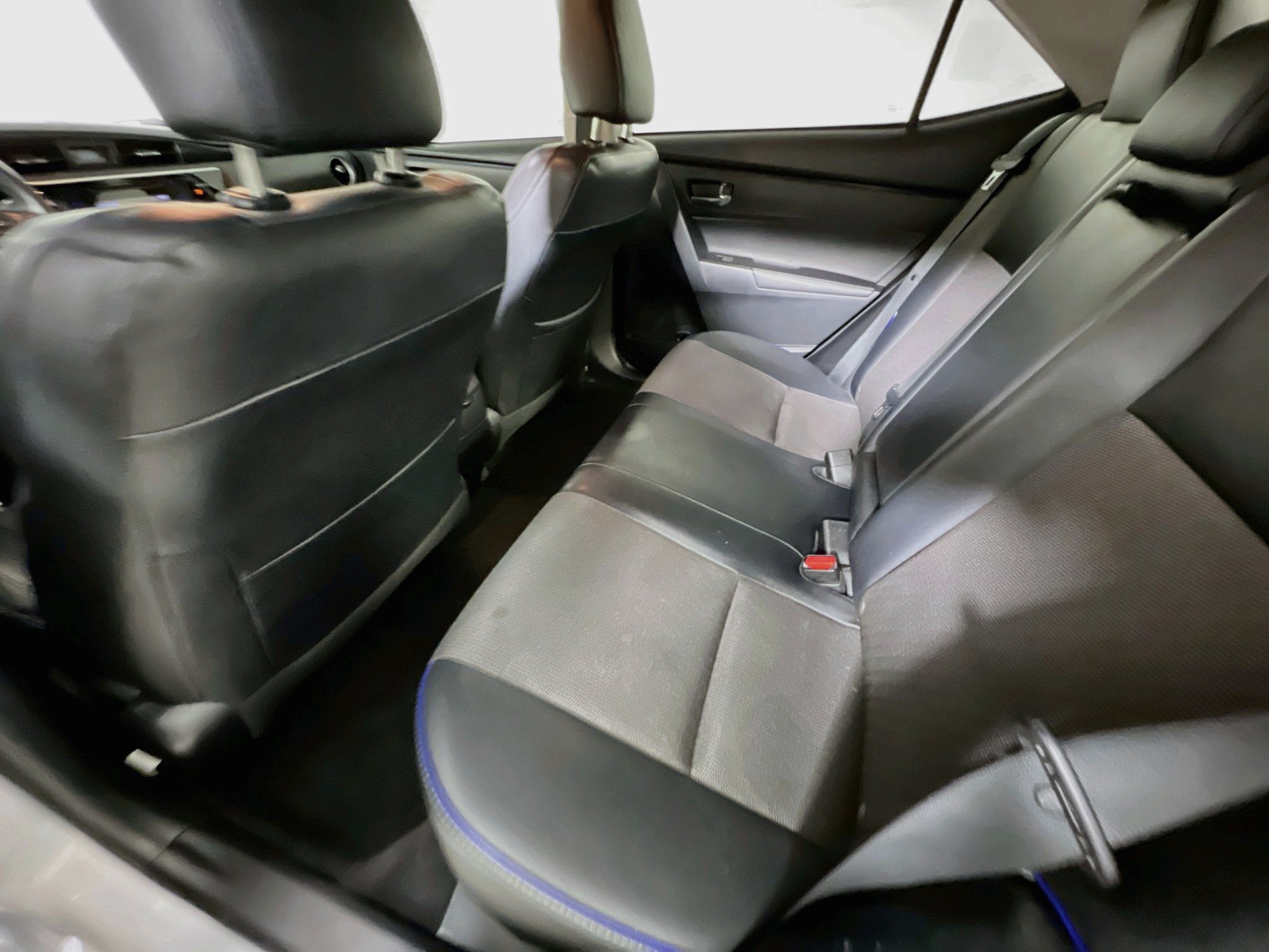 Used 2017 Toyota Corolla SE FWD image 28