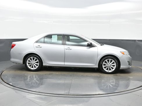 Used 2014 Toyota Camry XLE image 7