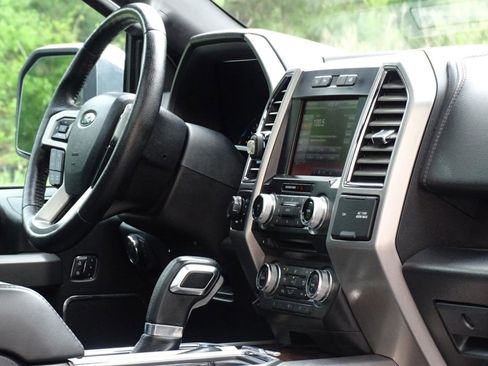 Used 2015 Ford F150 Platinum w/ Equipment Group 701A Luxury AWD/4WD image 34