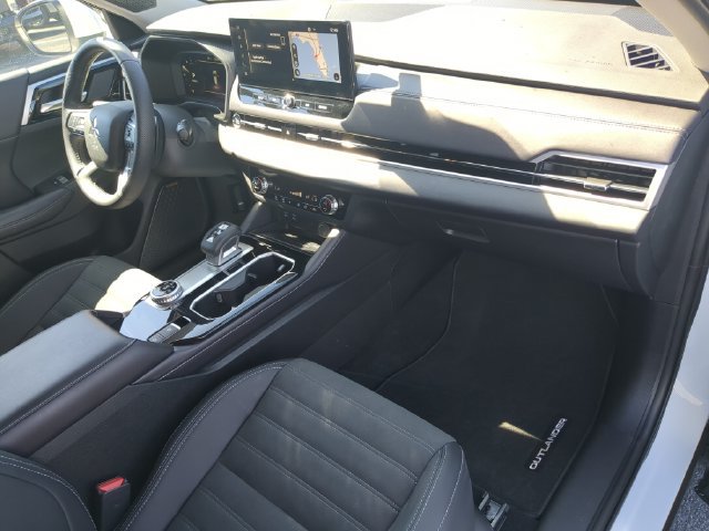 Used 2025 Mitsubishi Outlander SE FWD image 15