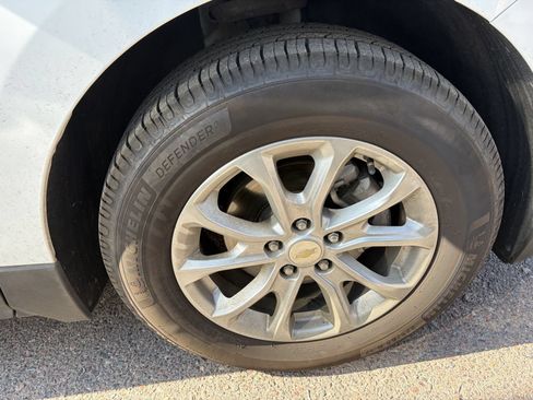 Used 2018 Chevrolet Equinox LT w/ Sun & Infotainment Package FWD image 5