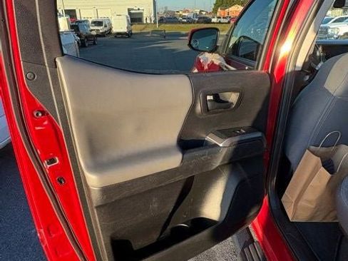 Used 2021 Toyota Tacoma SR5 image 40