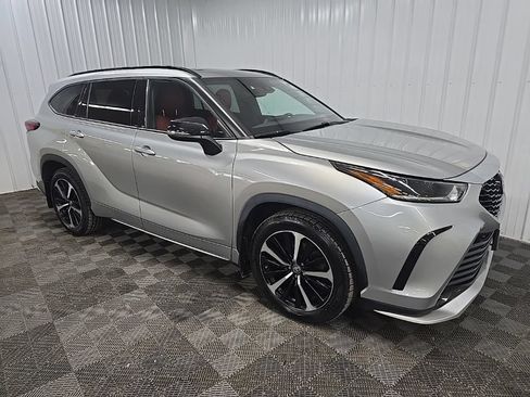 Used 2022 Toyota Highlander XSE AWD/4WD image 7