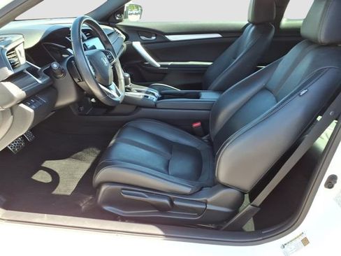 Used 2020 Honda Civic Touring image 4