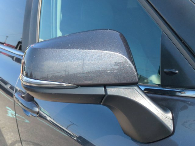 Used 2023 Toyota Highlander XLE AWD/4WD image 12