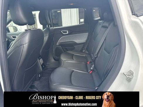 Used 2023 Jeep Compass Latitude AWD/4WD image 16