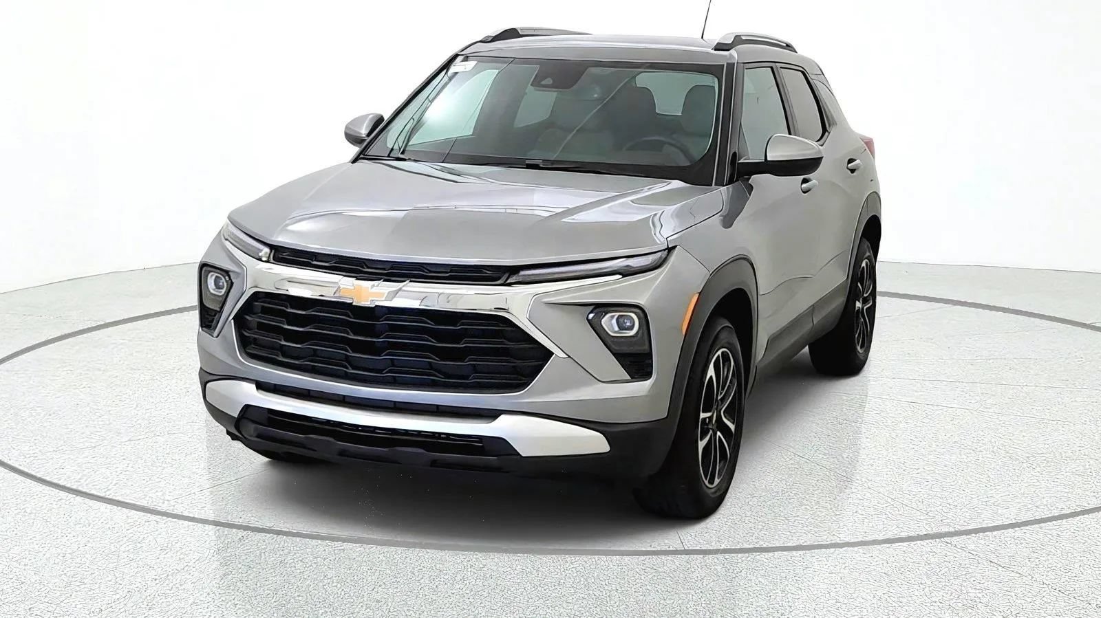 Used 2024 Chevrolet TrailBlazer LT w/ Convenience Package AWD/4WD image 3