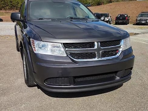 Used 2017 Dodge Journey SE image 2