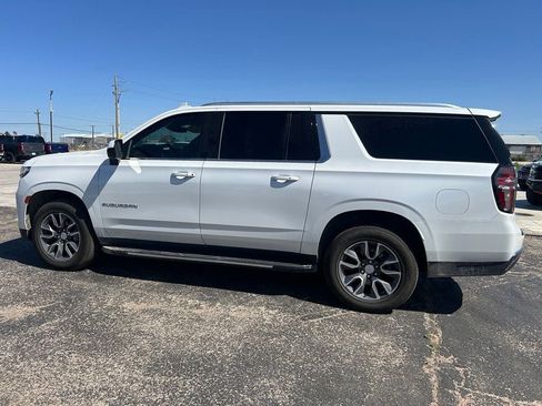 Used 2023 Chevrolet Suburban LT RWD image 4