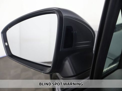 Used 2024 Volkswagen Tiguan SE w/ Panoramic Sunroof Package AWD/4WD image 5