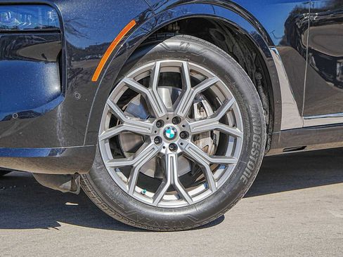 Used 2023 BMW X7 xDrive40i w/ Premium Package image 2