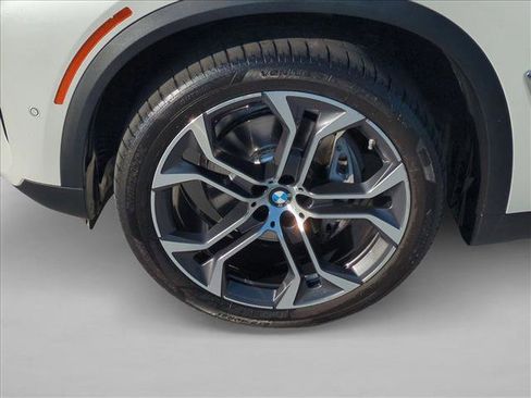 Used 2024 BMW X5 xDrive40i w/ Premium Package AWD/4WD image 26