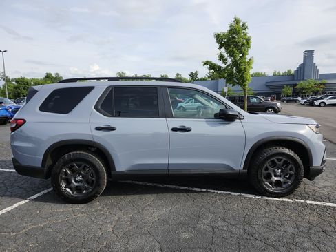 Used 2025 Honda Pilot TrailSport image 19