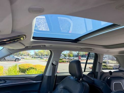 Used 2022 Jeep Grand Cherokee Limited 4xe image 25