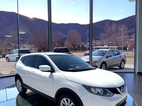 Used 2018 Nissan Rogue Sport S w/ S Appearance Package FWD image 2
