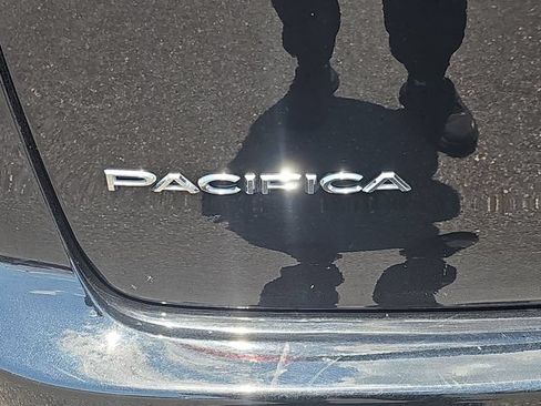 Used 2025 Chrysler Pacifica Select FWD image 33