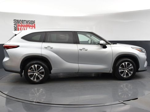 Used 2022 Toyota Highlander XLE image 5