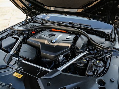 Used 2019 BMW 530e w/ Convenience Package image 48