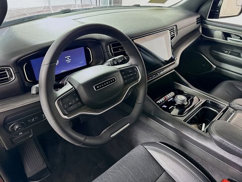 Used 2024 Jeep Wagoneer Series II image 13