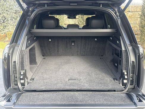 Used 2023 Land Rover Range Rover SE image 18