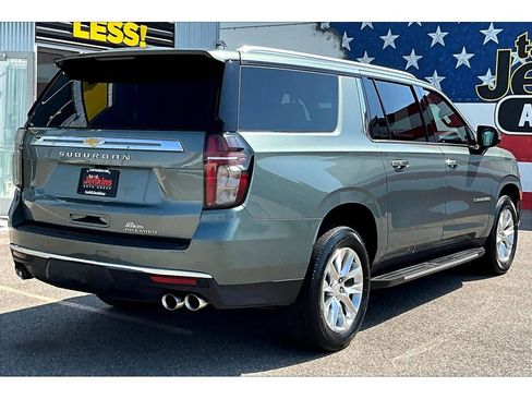 Used 2023 Chevrolet Suburban Premier image 2