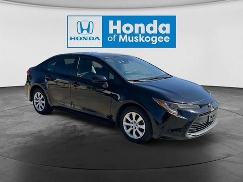 Used 2025 Toyota Corolla LE FWD image 3
