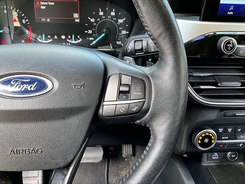 Used 2020 Ford Escape SEL image 11