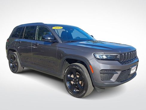 Certified 2023 Jeep Grand Cherokee Altitude AWD/4WD image 1