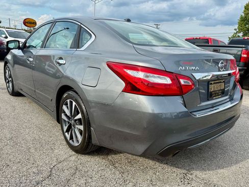 Used 2016 Nissan Altima 2.5 SV w/ Convenience Package FWD image 6