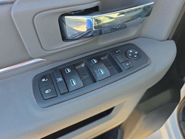 Used 2018 RAM 1500 Classic SLT RWD image 17