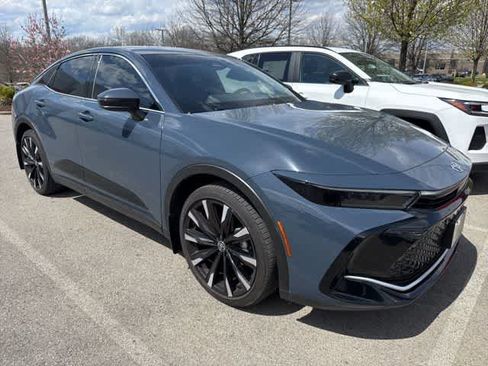 Used 2025 Toyota Crown Platinum image 2