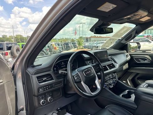 Used 2023 GMC Yukon XL SLT w/ SLT Luxury Package AWD/4WD image 6