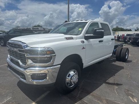 New 2026 RAM 3500 Tradesman w/ Chrome Appearance Group A AWD/4WD image 7