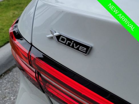 Used 2025 BMW 540i xDrive w/ Premium Package image 5