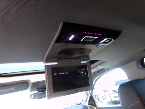 Used 2015 Chevrolet Suburban LTZ image 13