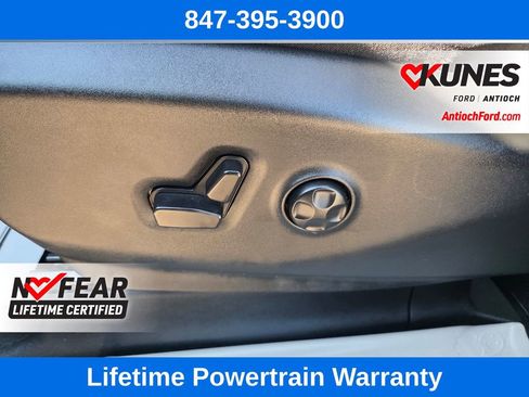 Used 2024 Chrysler Pacifica Touring-L image 18