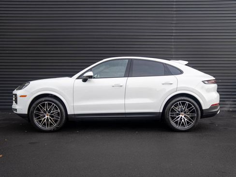 New 2026 Porsche Cayenne Base image 2