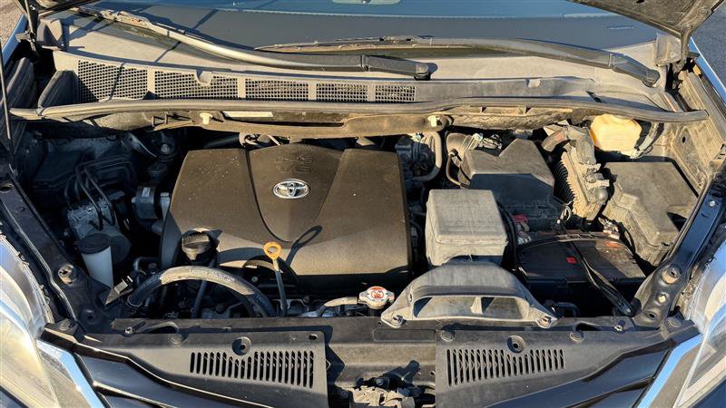 Used 2017 Toyota Sienna Limited Premium FWD image 48
