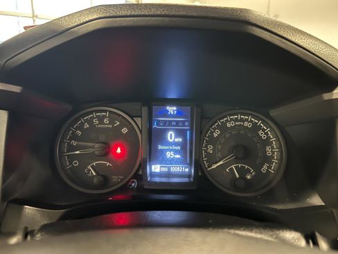 Used 2016 Toyota Tacoma TRD Off-Road image 12