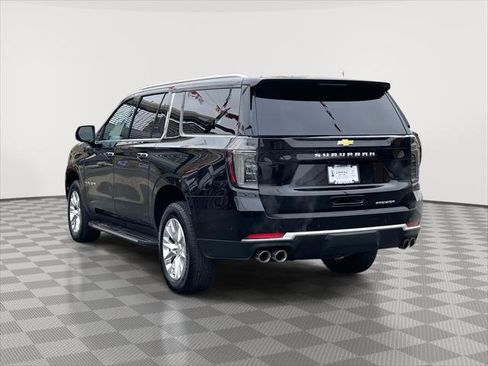 Used 2025 Chevrolet Suburban Premier image 7
