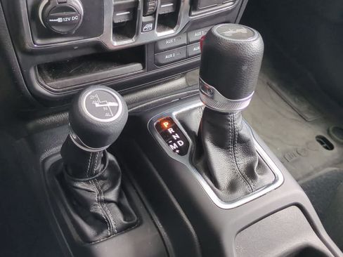 Used 2024 Jeep Wrangler Unlimited Sport AWD/4WD image 31