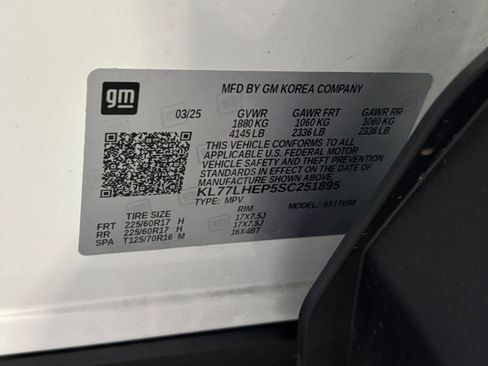 Used 2025 Chevrolet Trax LT image 28