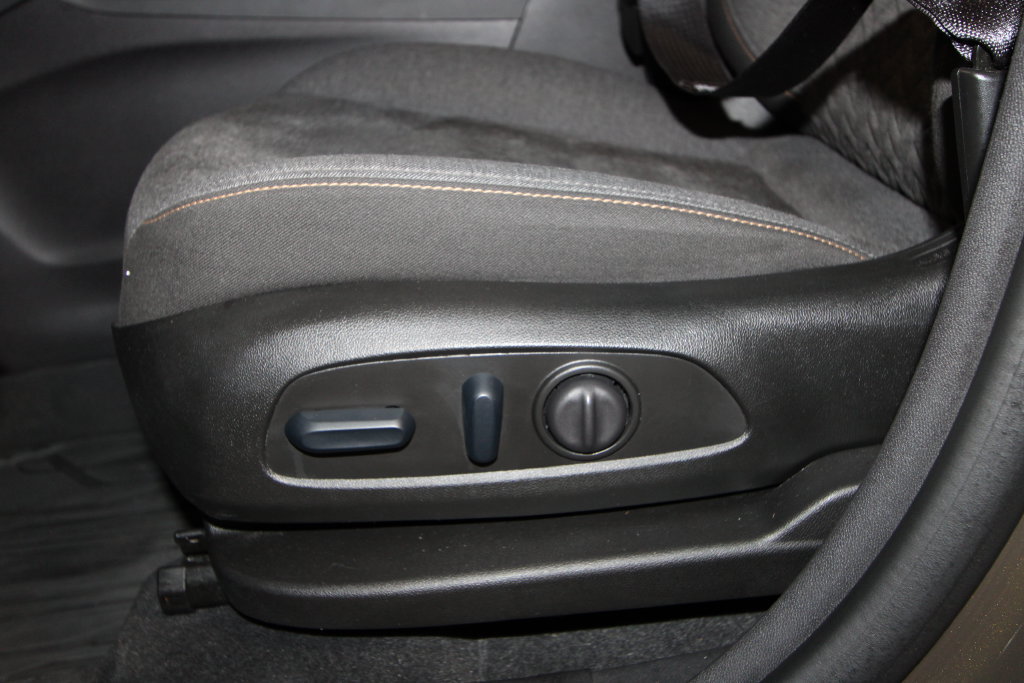 Used 2024 Chevrolet Equinox LT w/ LPO, Floor Liner Package FWD image 9