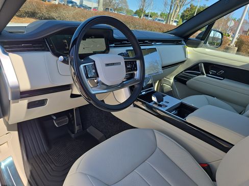 New 2026 Land Rover Range Rover Long Wheelbase SE image 16