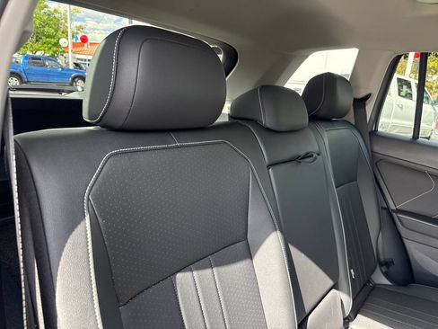 Used 2023 Volkswagen Tiguan SE AWD/4WD image 24