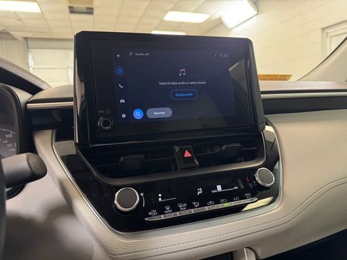 Used 2025 Toyota Corolla Cross L image 36