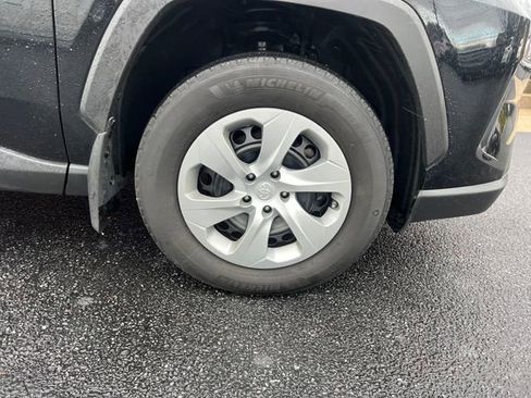 Used 2022 Toyota RAV4 LE image 11