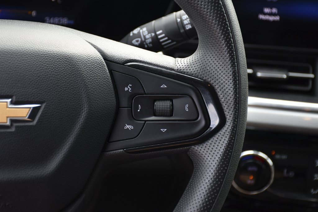 Used 2024 Chevrolet Trax LT FWD image 9